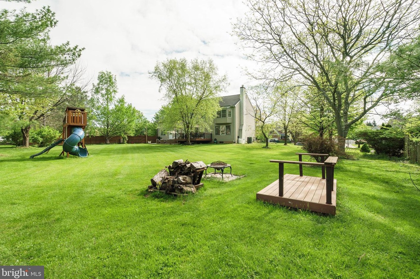 100 Mallard Dr, North Wales PA 19454-1191 exterior