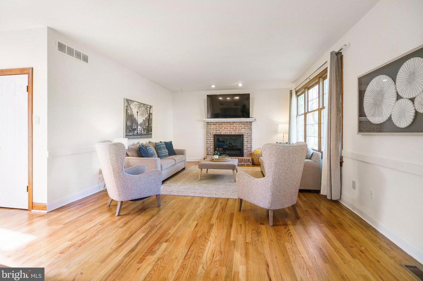 100 Mallard Dr, North Wales PA 19454-1191 exterior