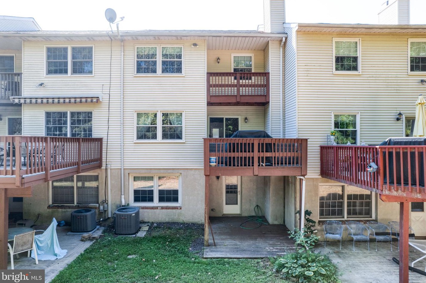 219 Jonathan Dr, North Wales PA  19454-1454 exterior