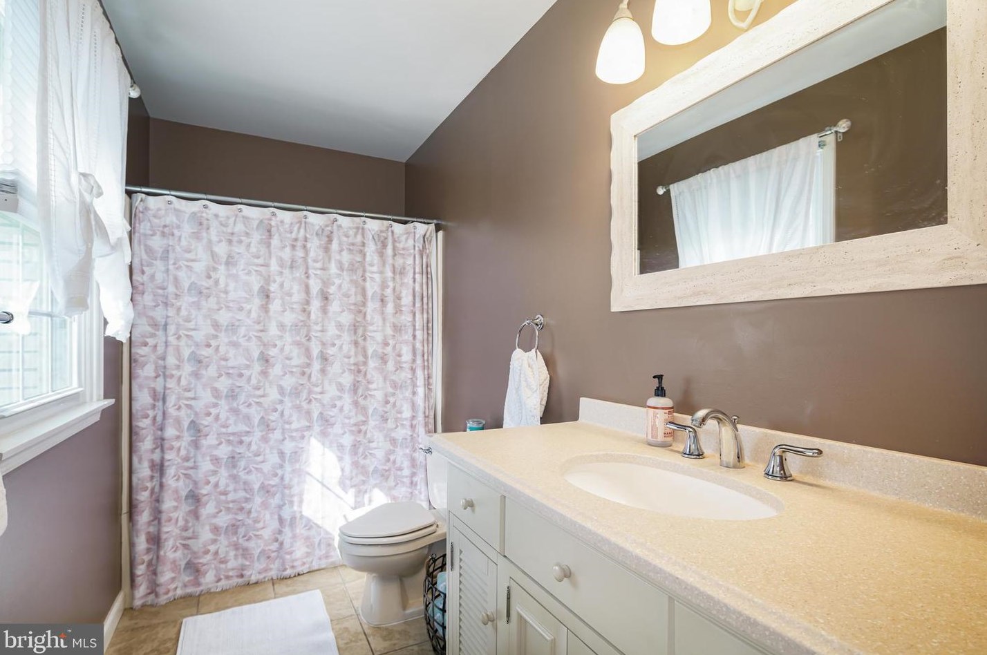 219 Jonathan Dr, North Wales PA  19454-1454 exterior