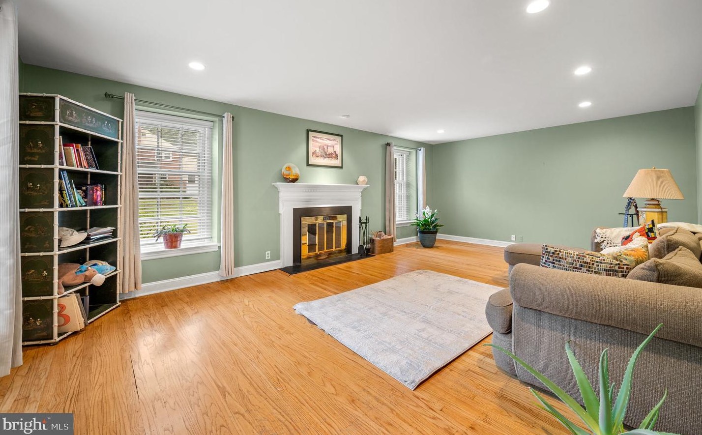 711 Sussex Rd, Penn Wynne PA 19096-2414 exterior