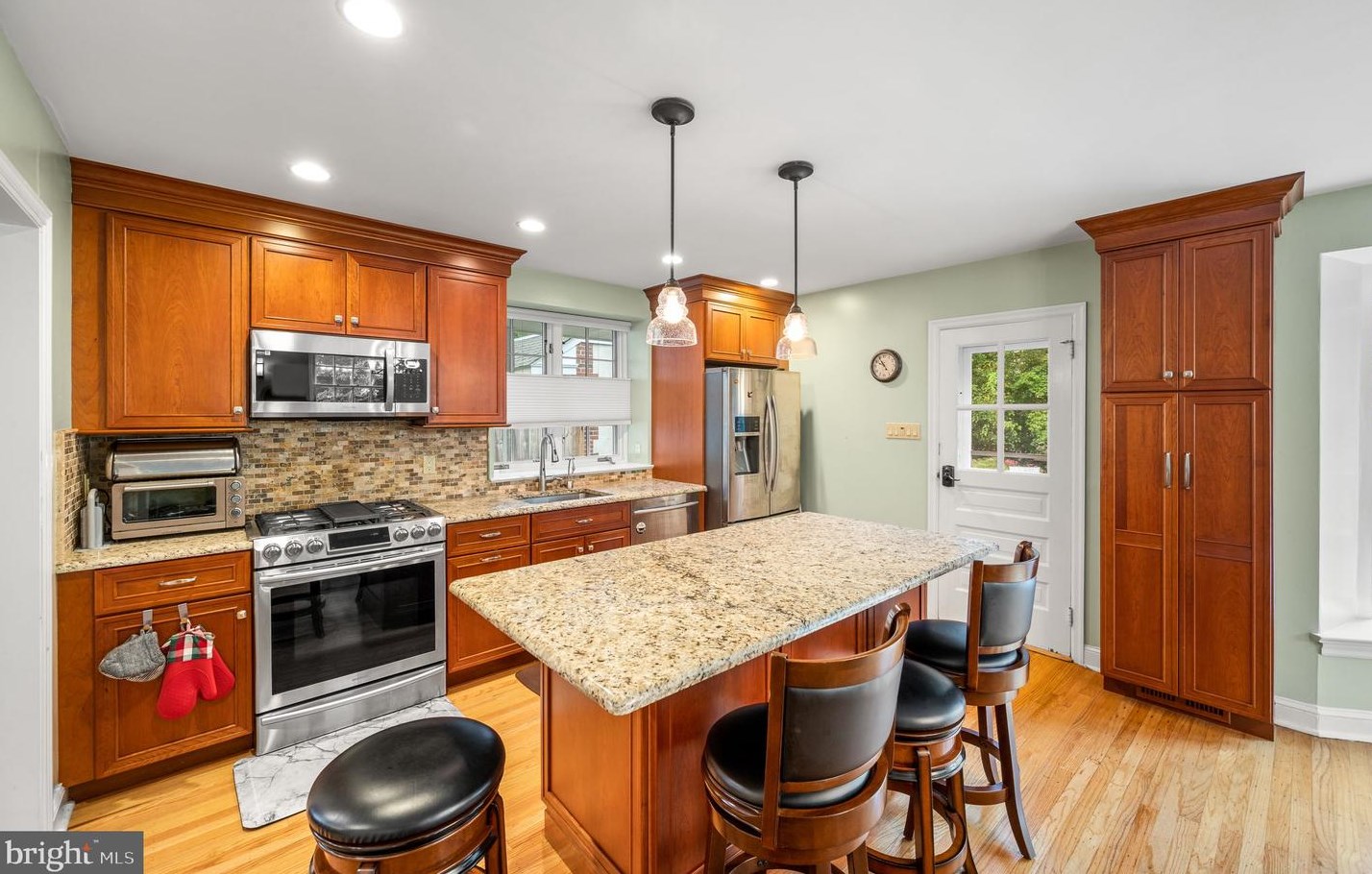 711 Sussex Rd, Penn Wynne PA 19096-2414 exterior