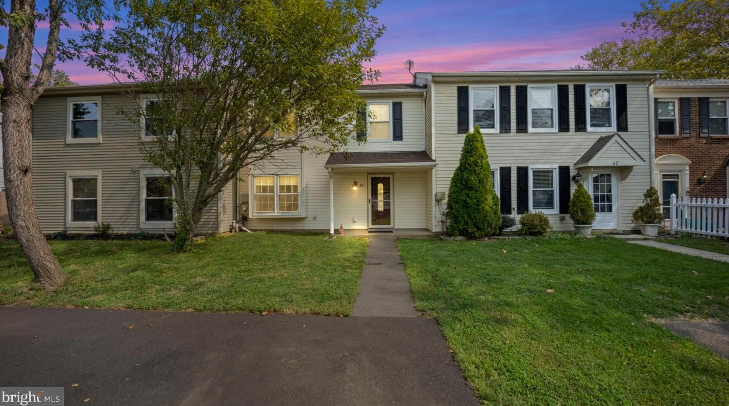 40 Cavalry Dr, Horsham PA  19044-1144 exterior