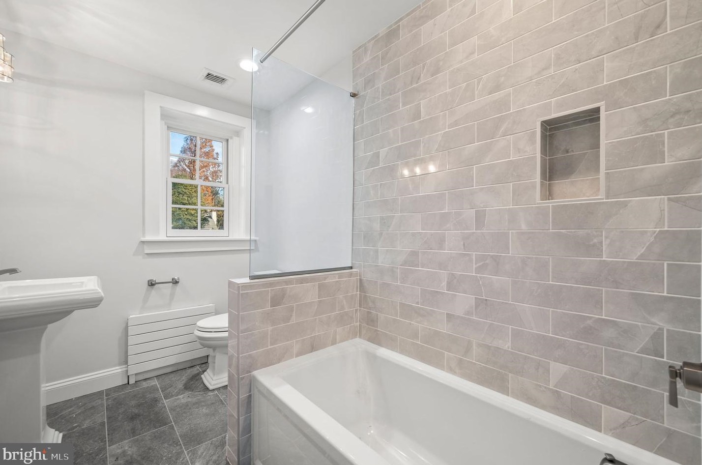 250 Hathaway Ln, Penn Wynne PA 19096-1924 exterior