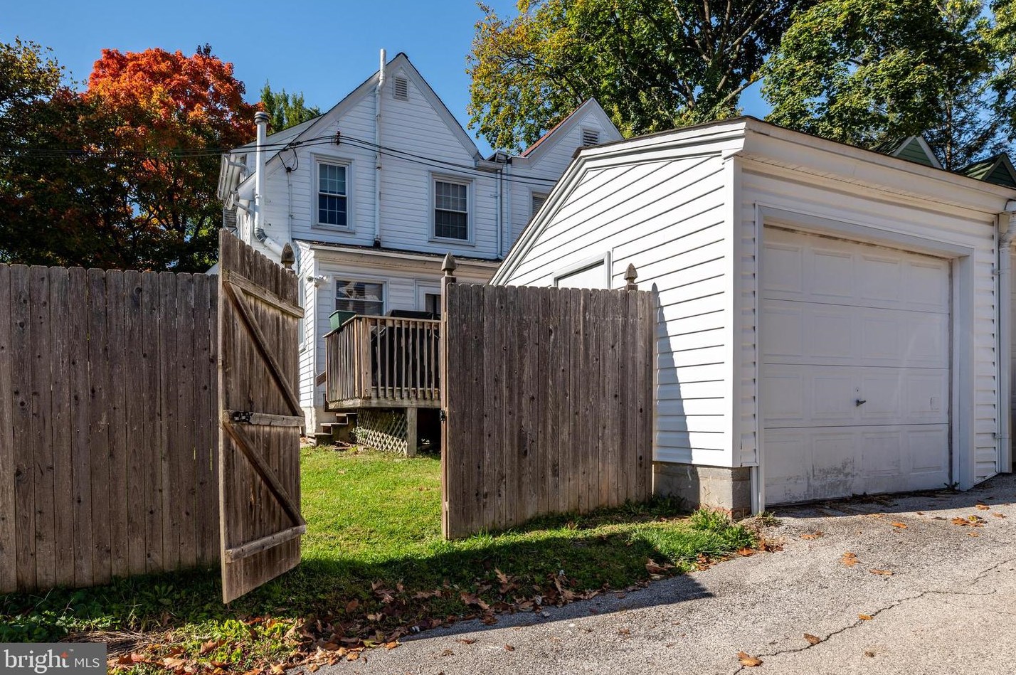 241 Trent Rd, Penn Wynne PA 19096-3219 exterior