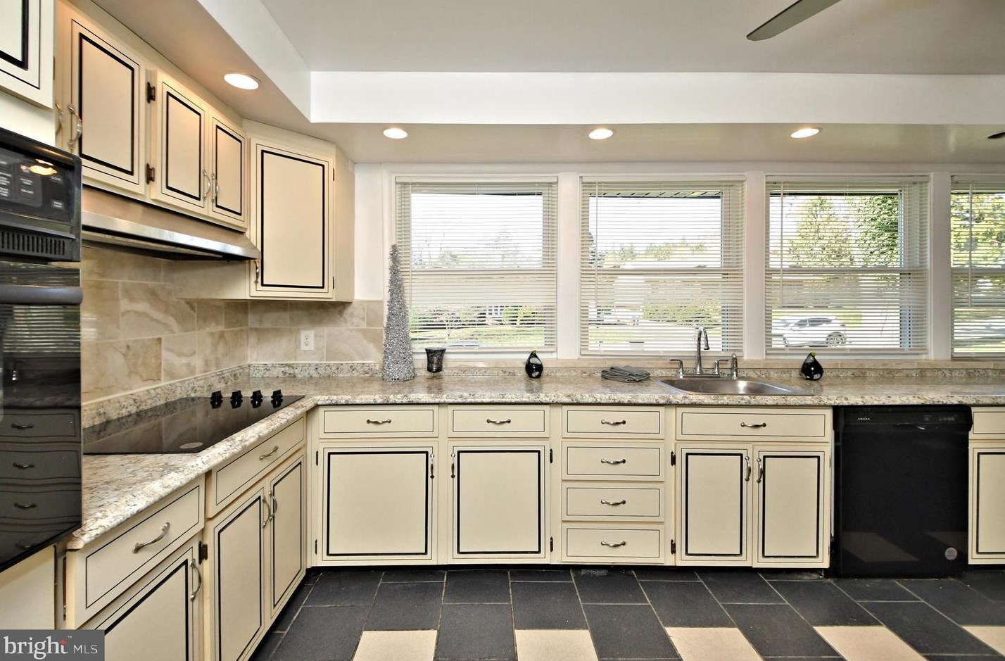 1608 Chattin Rd, Ardsley PA  19038-7119 exterior