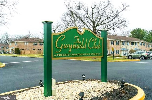 15 Donovan Ct, North Wales PA 19454-4000 exterior