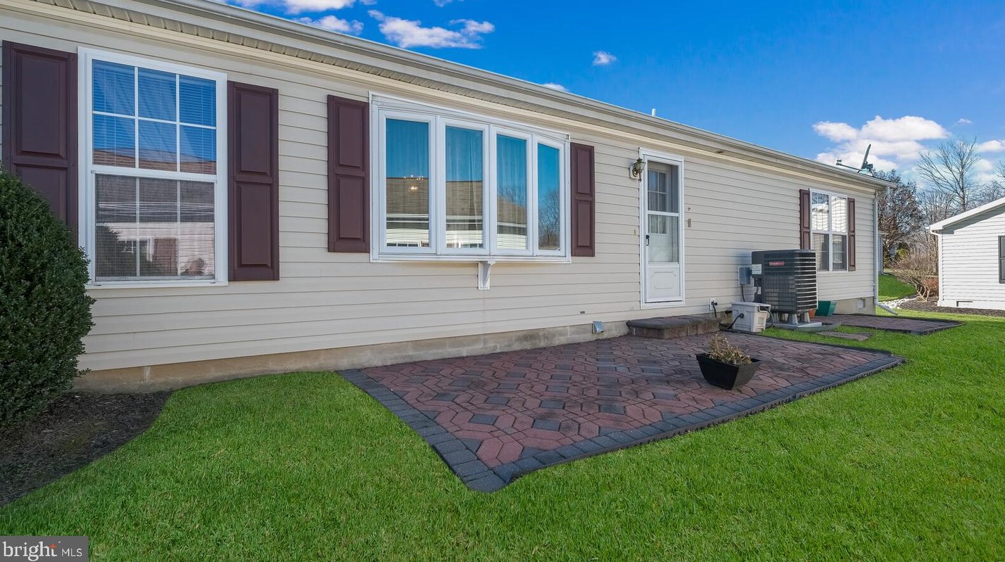 3021 Inkberry Cir, North Wales PA 19454-4442 exterior