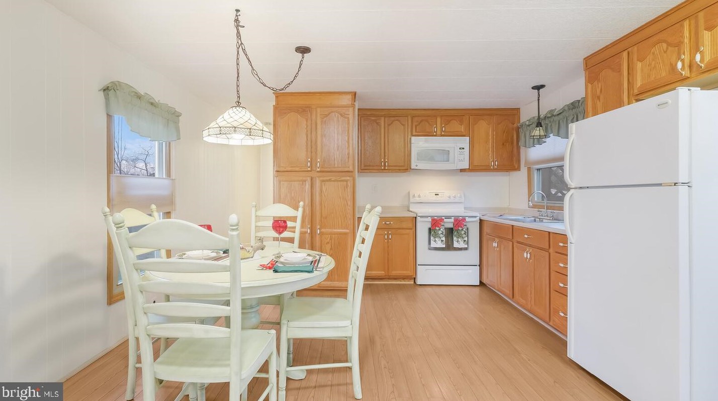 157 Hillside Ct, North Wales PA  19454-1135 exterior