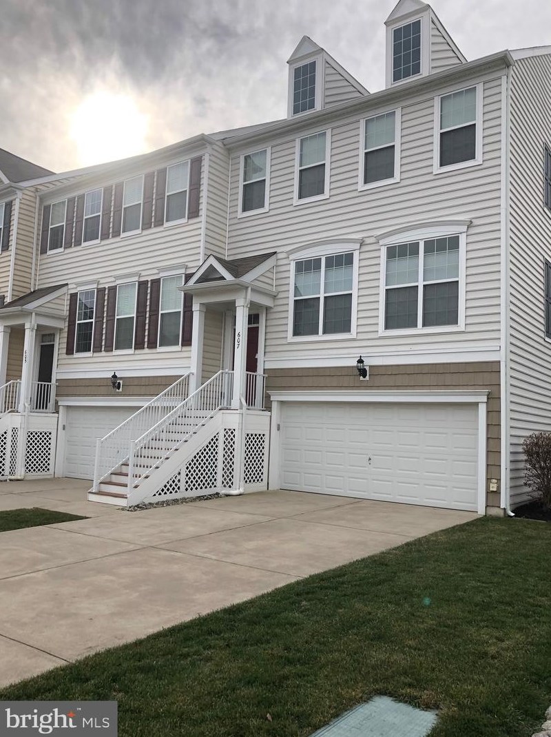 607 Ellison Dr, North Wales PA  19454-1530 exterior