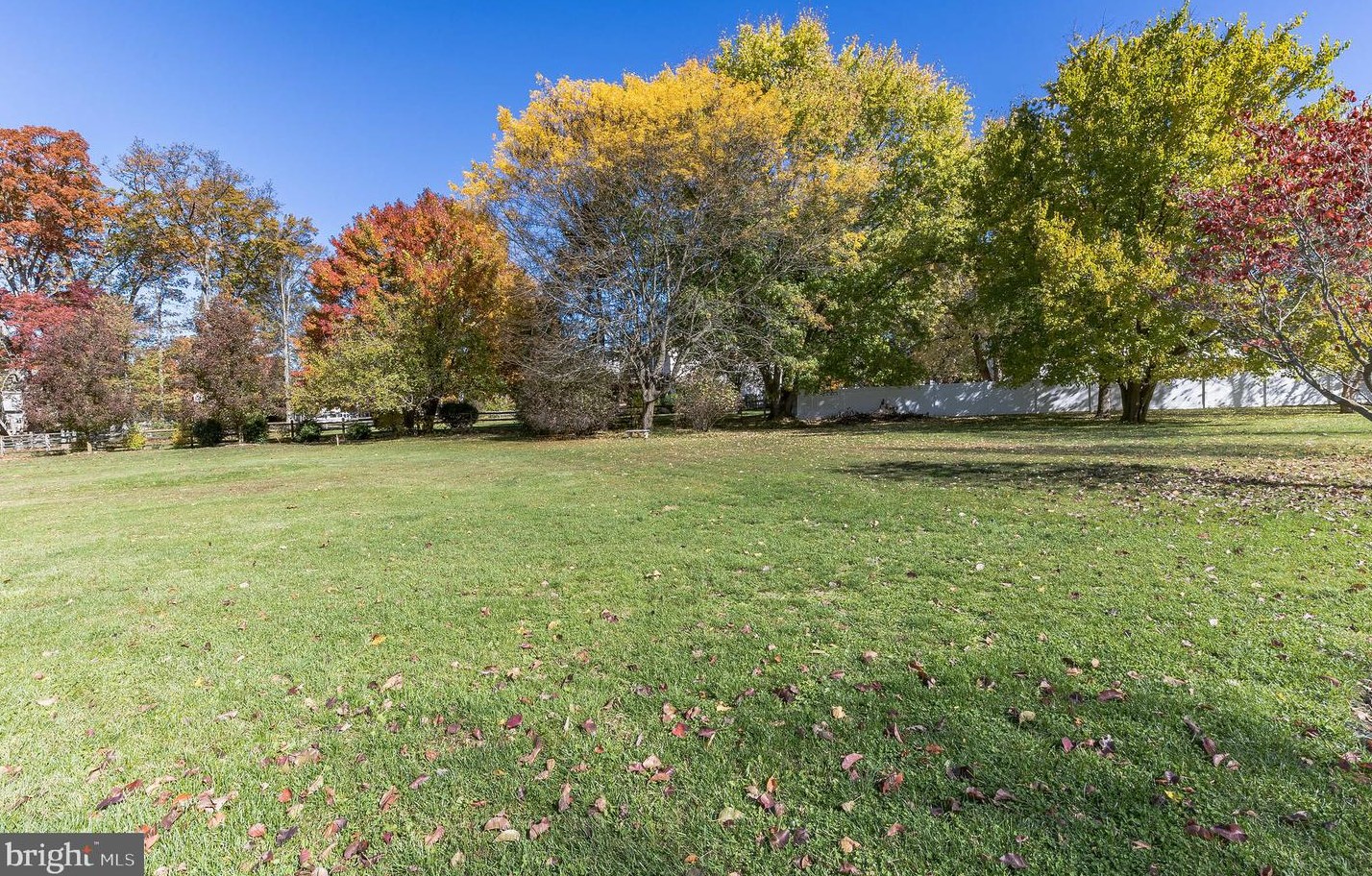 139 Mallard Dr, North Wales PA 19454-1193 exterior