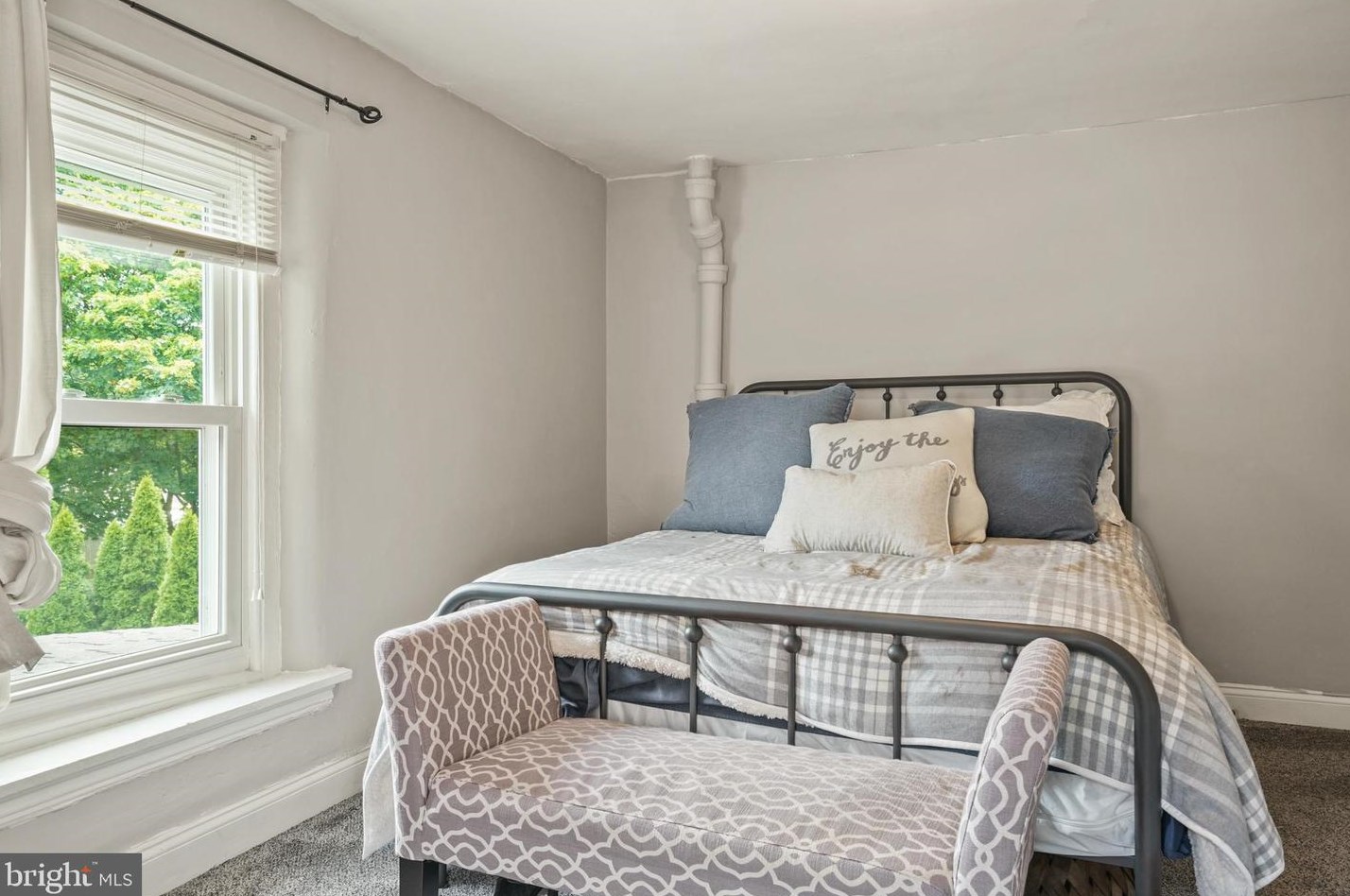 129 Montgomery Ave, North Wales PA  19454-3411 exterior