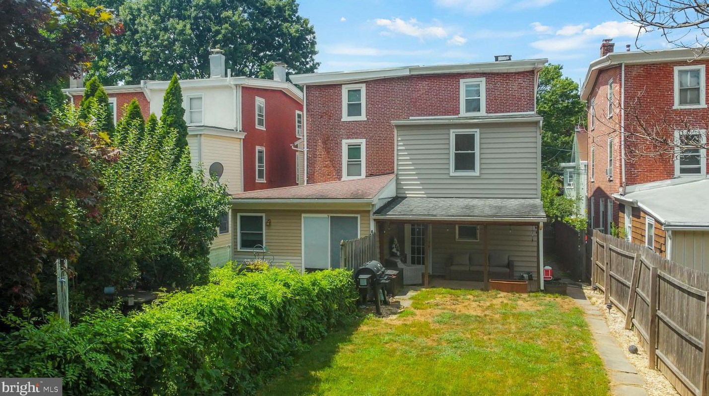 129 Montgomery Ave, North Wales PA  19454-3411 exterior