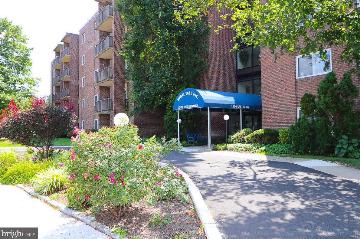 1610 The Fairway, Meadowbrook PA  19046-1609 exterior