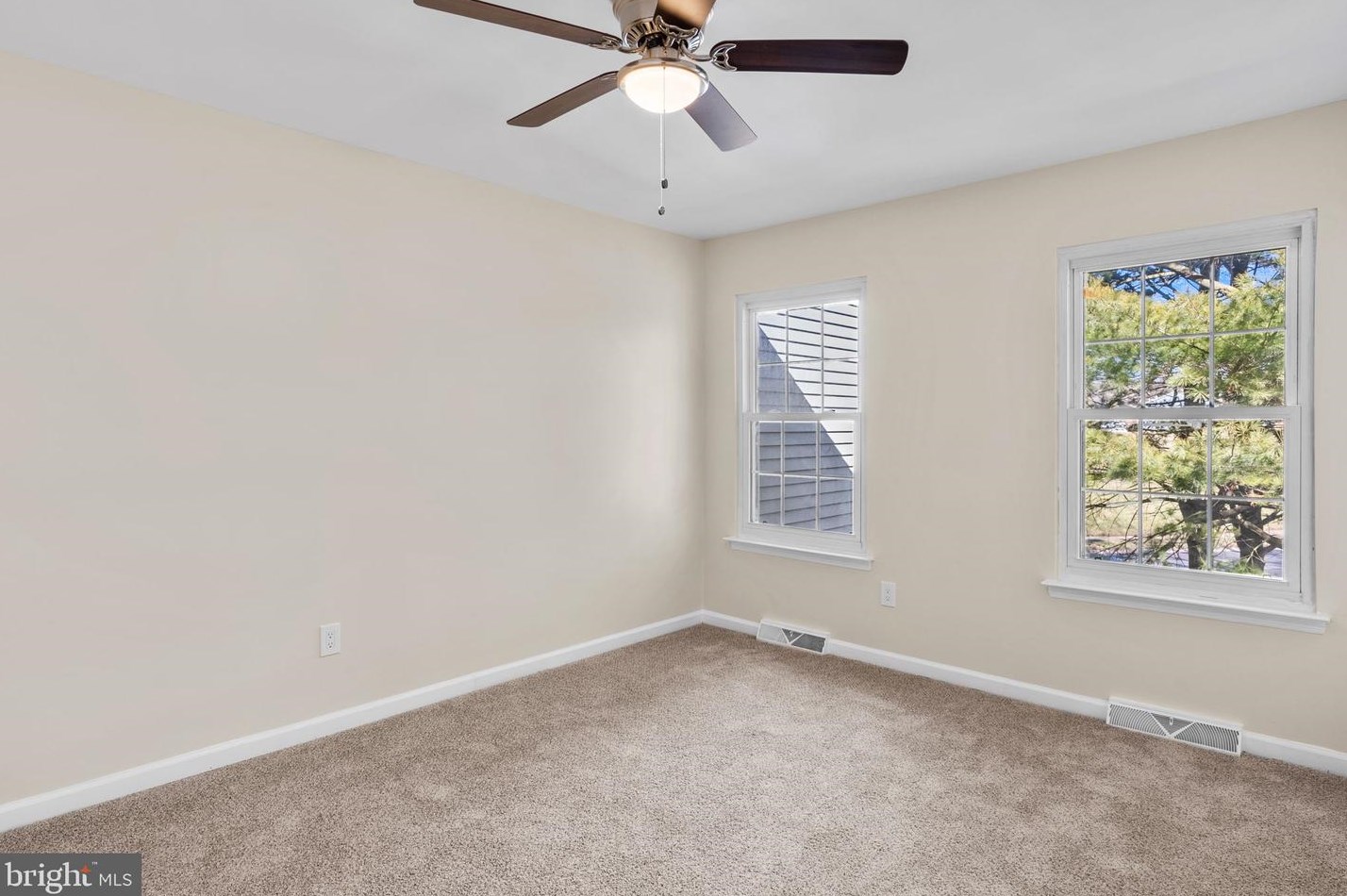 102 Rutledge Ct, North Wales PA  19454-1037 exterior