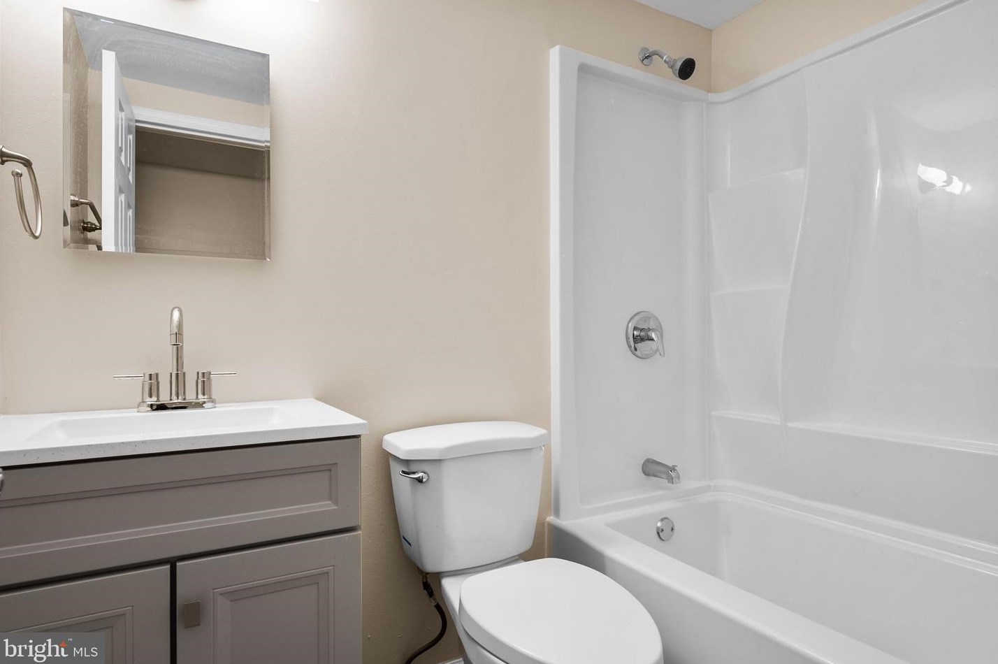 102 Rutledge Ct, North Wales PA  19454-1037 exterior