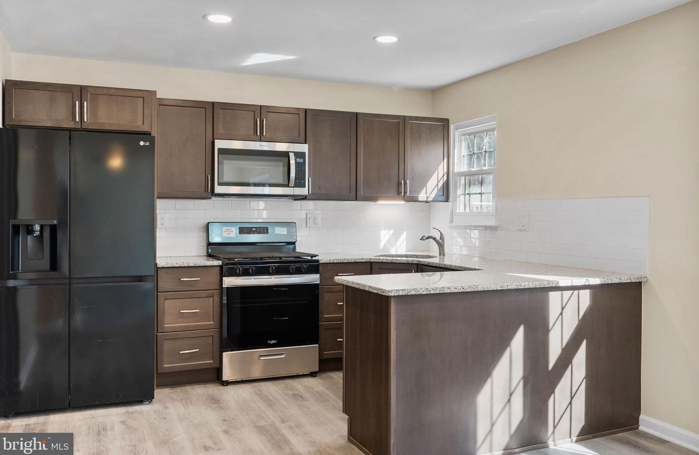 102 Rutledge Ct, North Wales PA  19454-1037 exterior