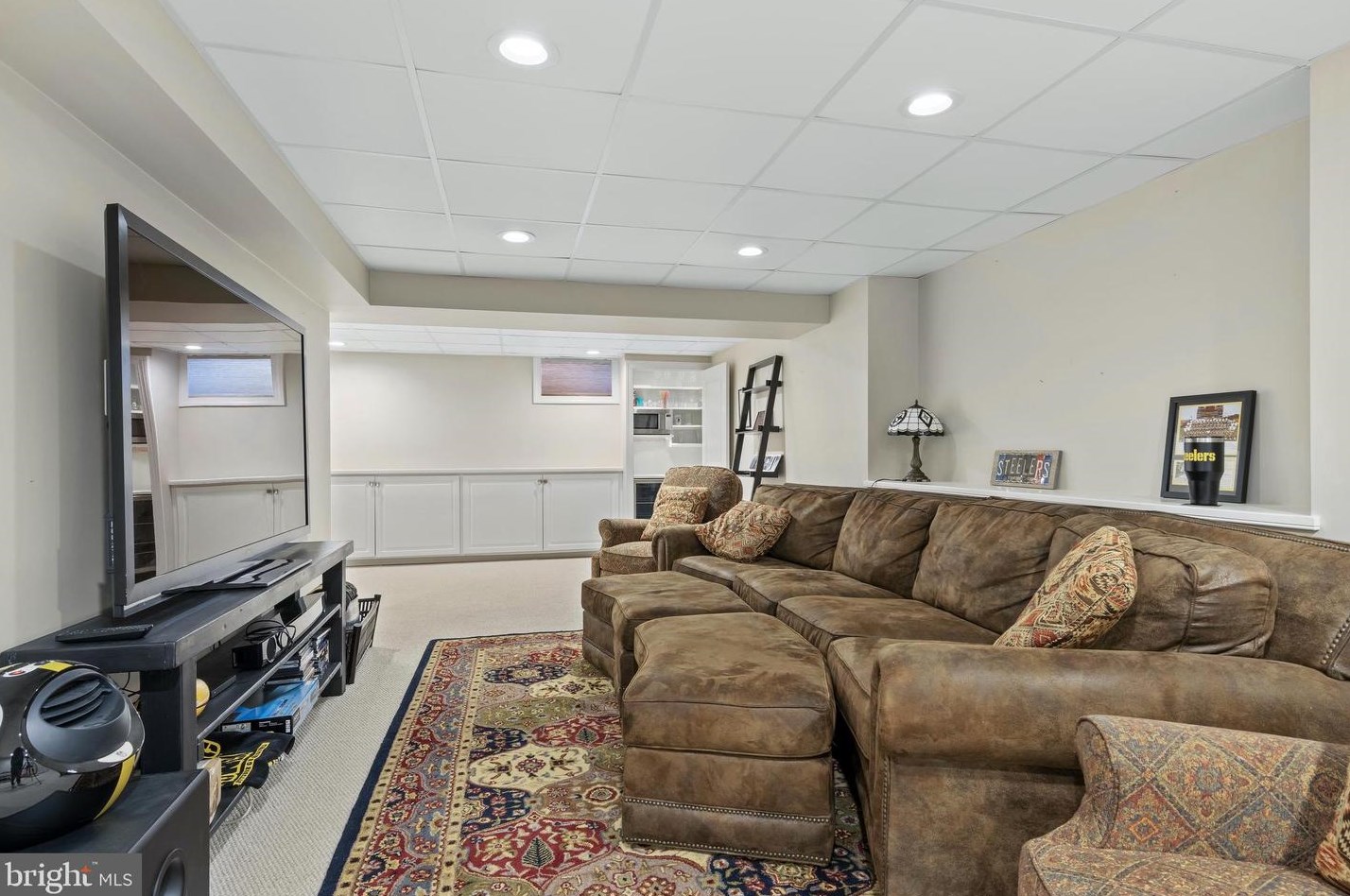 635 Bernstein Ln, North Wales PA  19454-2474 exterior
