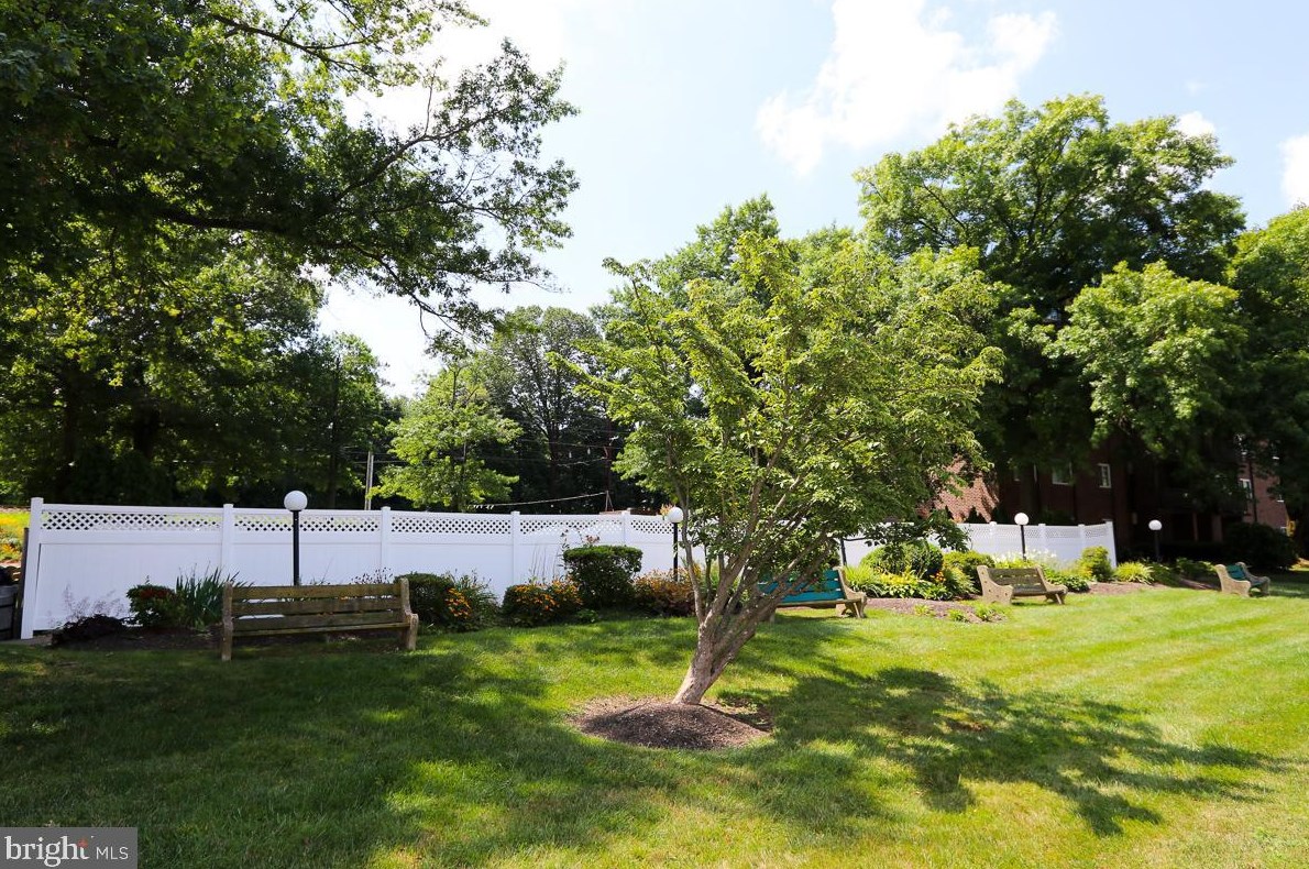 1610 The Fairway, Meadowbrook PA  19046-1609 exterior