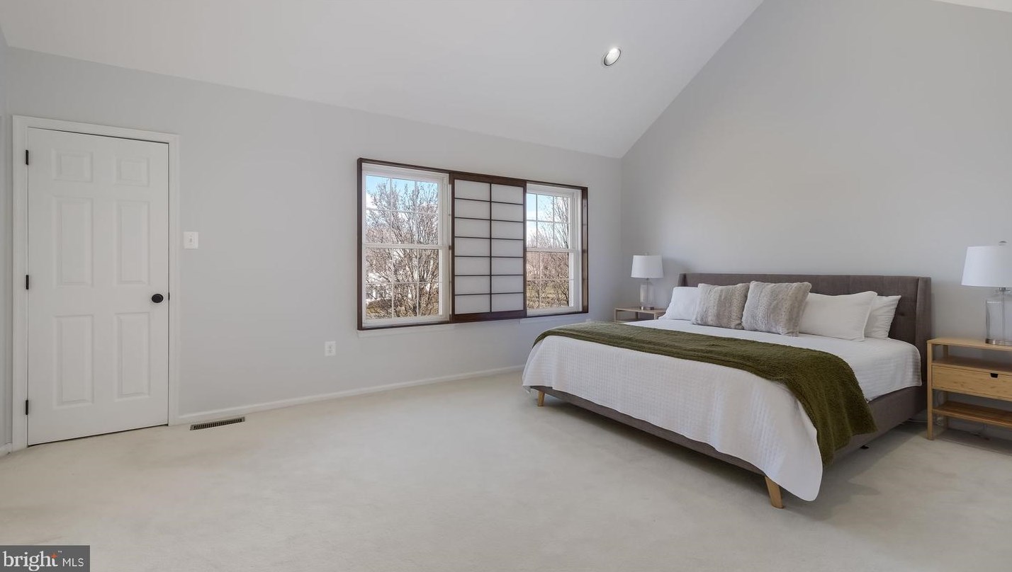 129 Raven Hollow Dr, North Wales PA  19454-4427 exterior