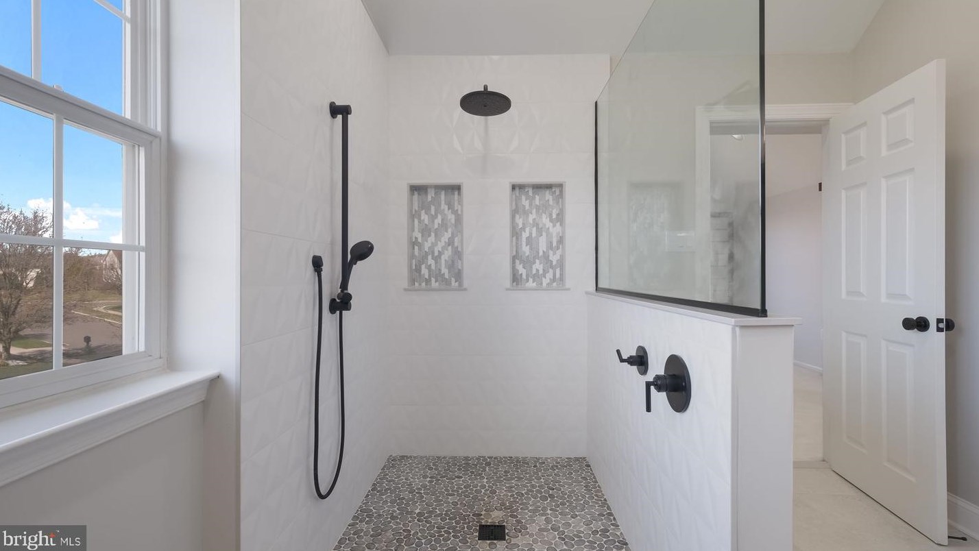 129 Raven Hollow Dr, North Wales PA  19454-4427 exterior