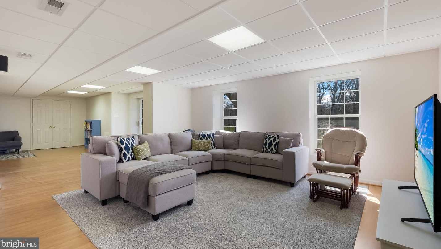 129 Raven Hollow Dr, North Wales PA  19454-4427 exterior