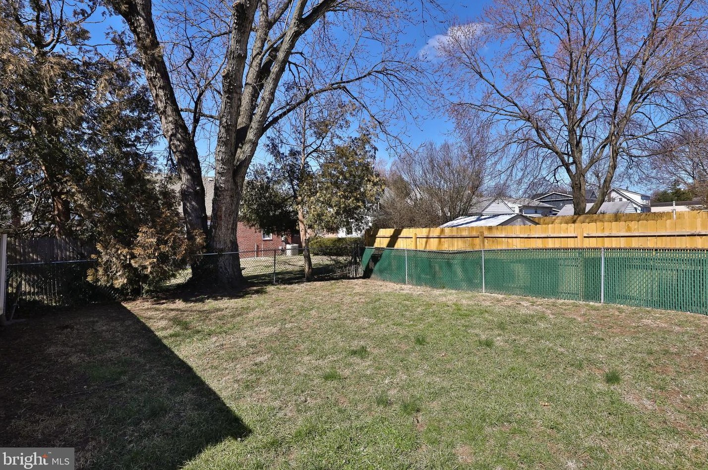 227 Plymouth Ave, Oreland PA  19075-1705 exterior
