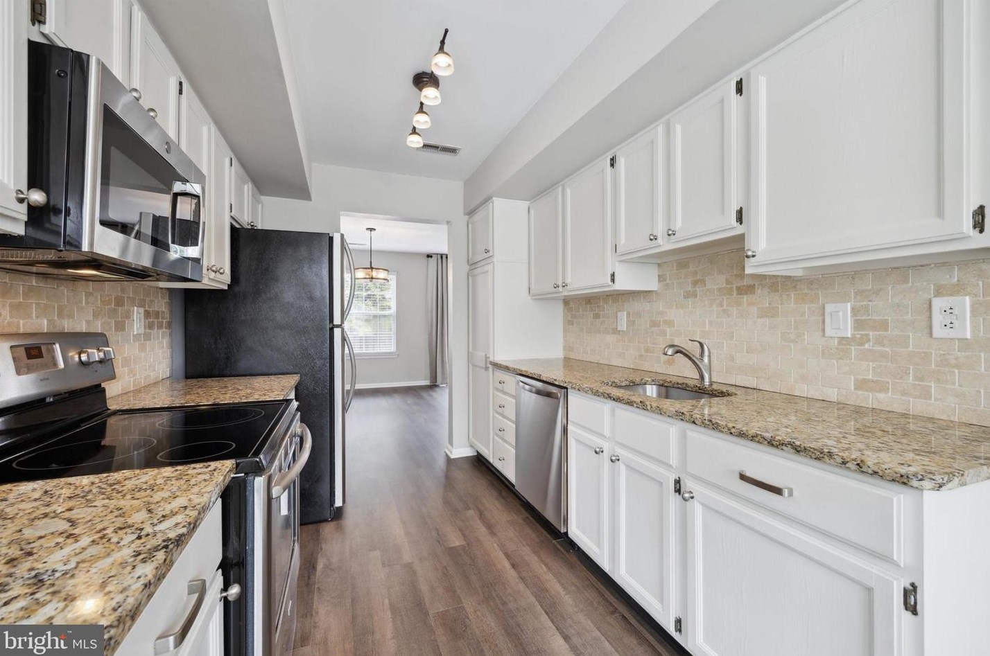 6800 Colonial Ct, North Wales PA  19454-3732 exterior