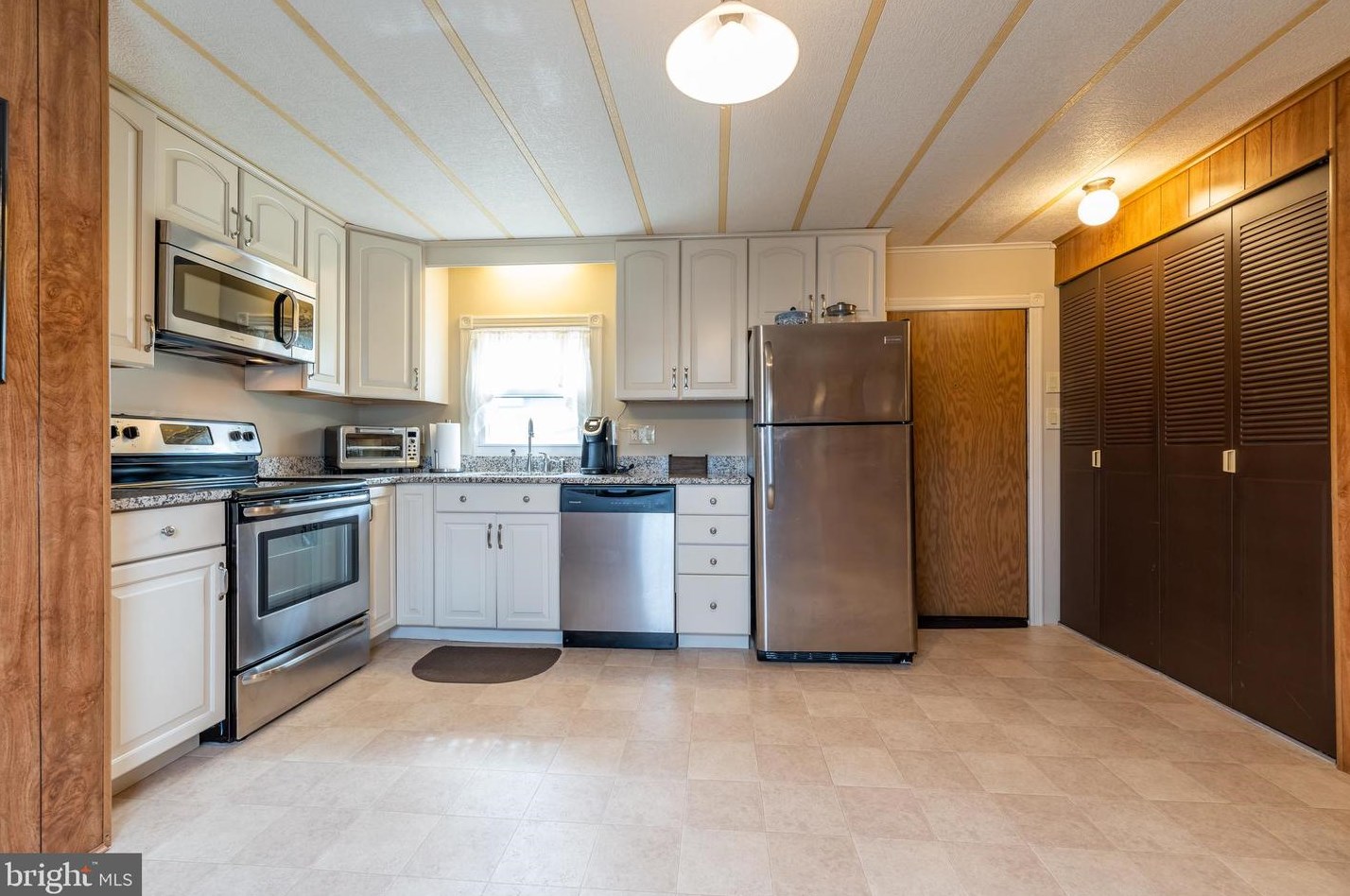 372 Woodstream Way, North Wales PA  19454-1141 exterior