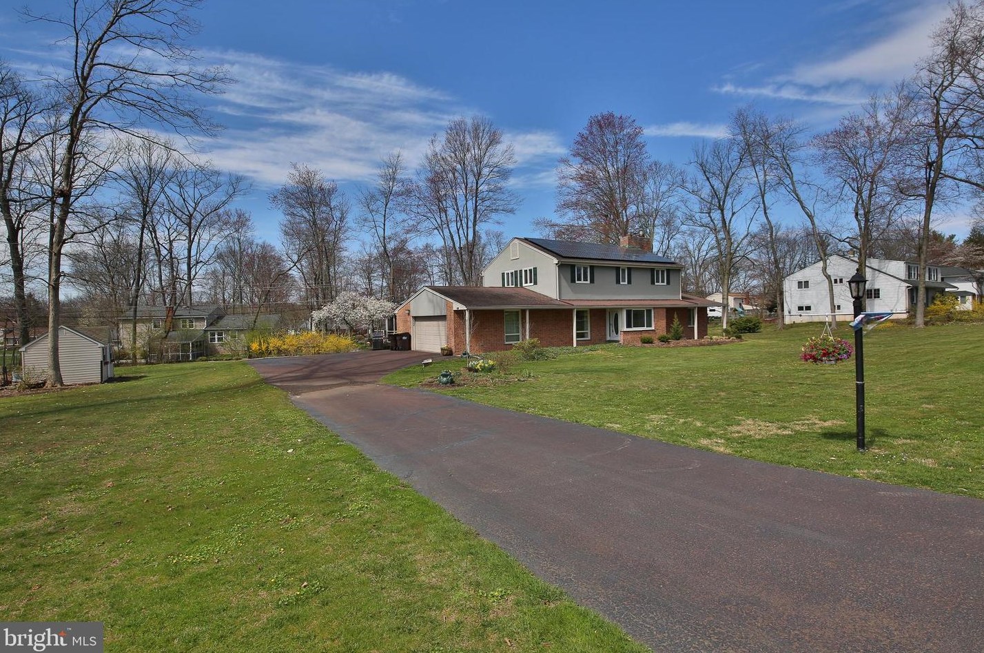 114 White Oak Rd, North Wales PA  19454-2450 exterior