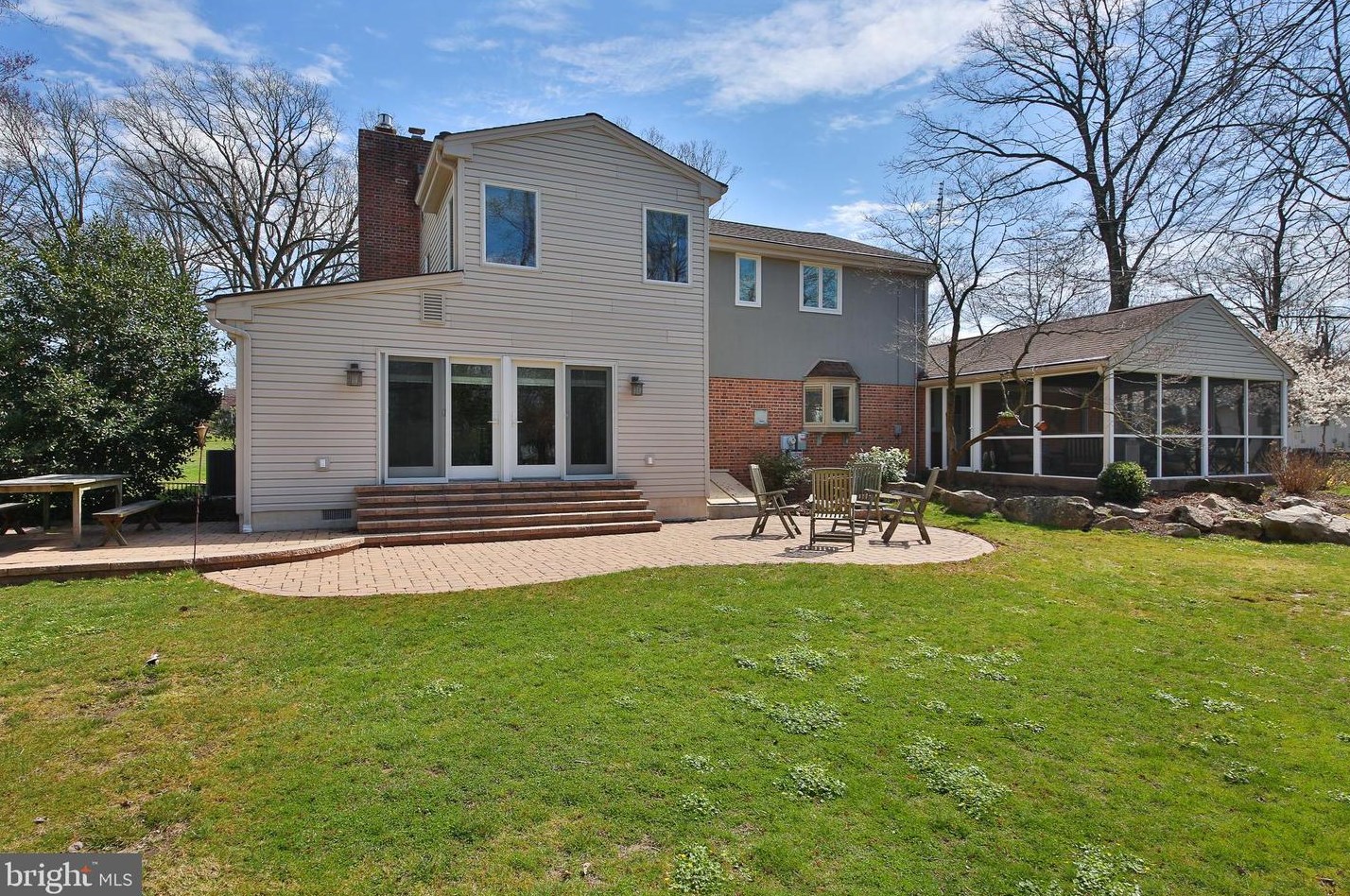 114 White Oak Rd, North Wales PA  19454-2450 exterior