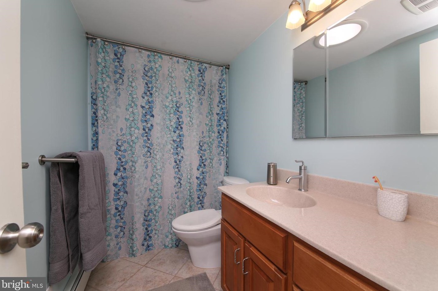 114 White Oak Rd, North Wales PA  19454-2450 exterior