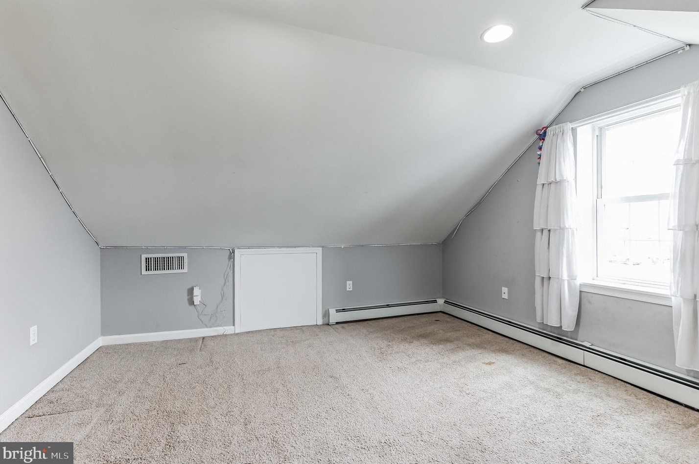 429 Prospect Ave, Horsham PA  19044-1703 exterior