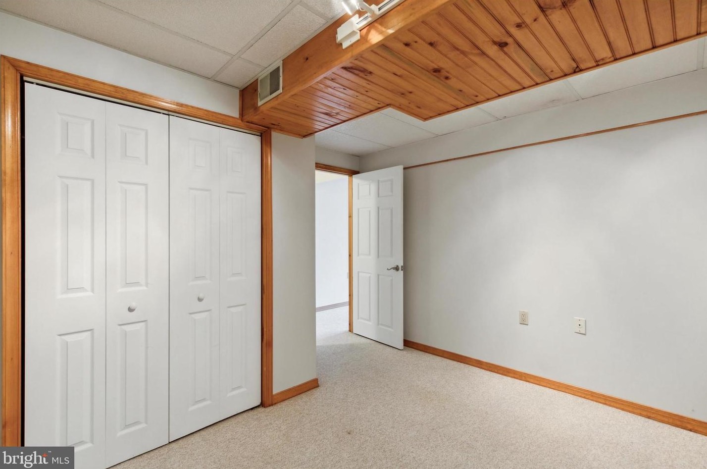 105 Stayman Dr, North Wales PA  19454-1433 exterior