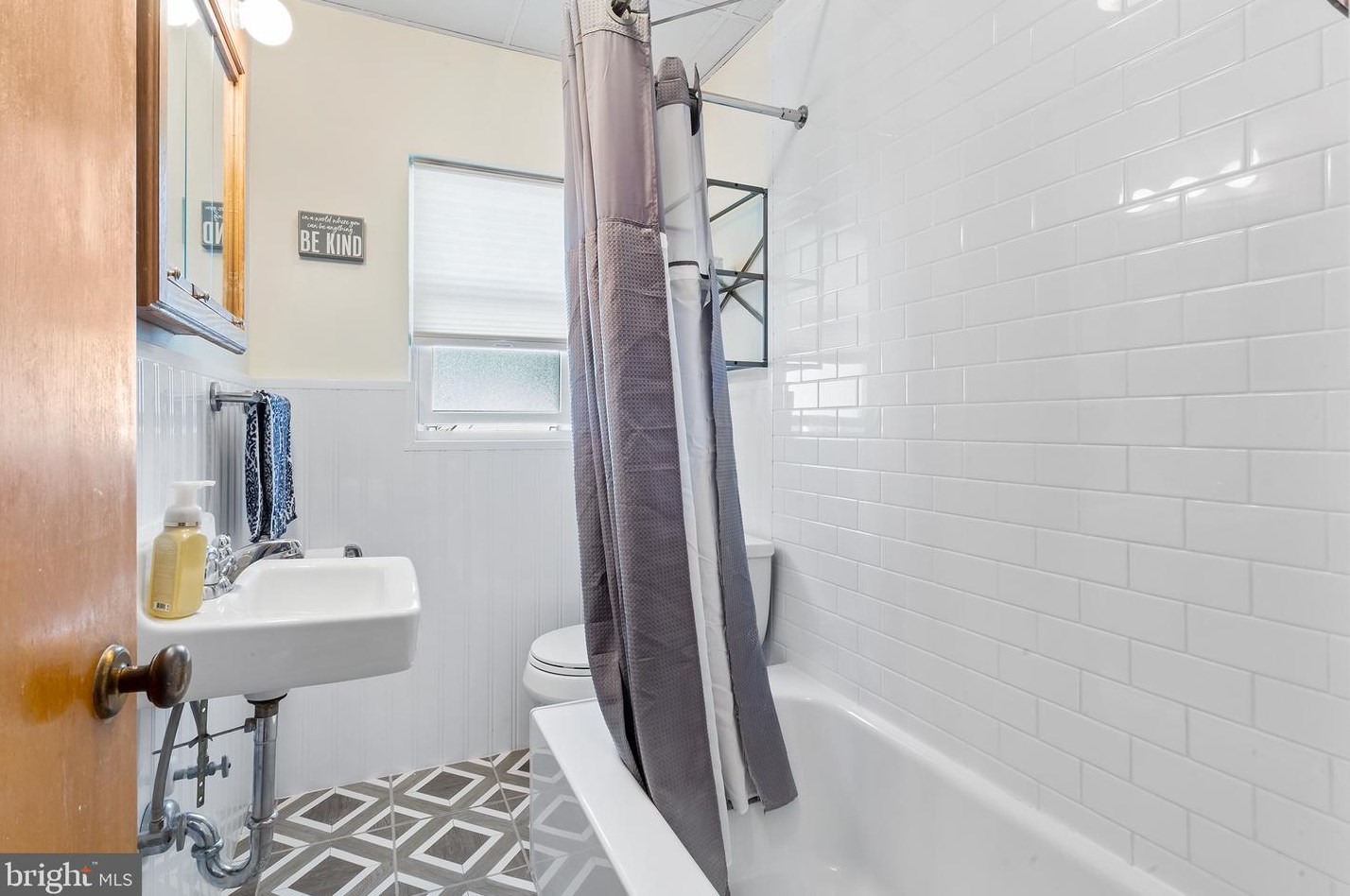 212 Blake Ave, Meadowbrook PA  19046-4211 exterior