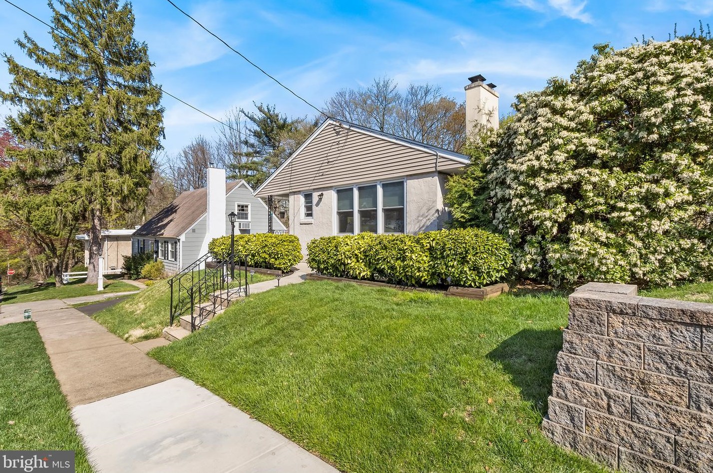 212 Blake Ave, Meadowbrook PA  19046-4211 exterior