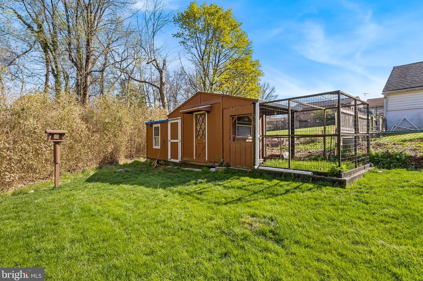 212 Blake Ave, Meadowbrook PA  19046-4211 exterior