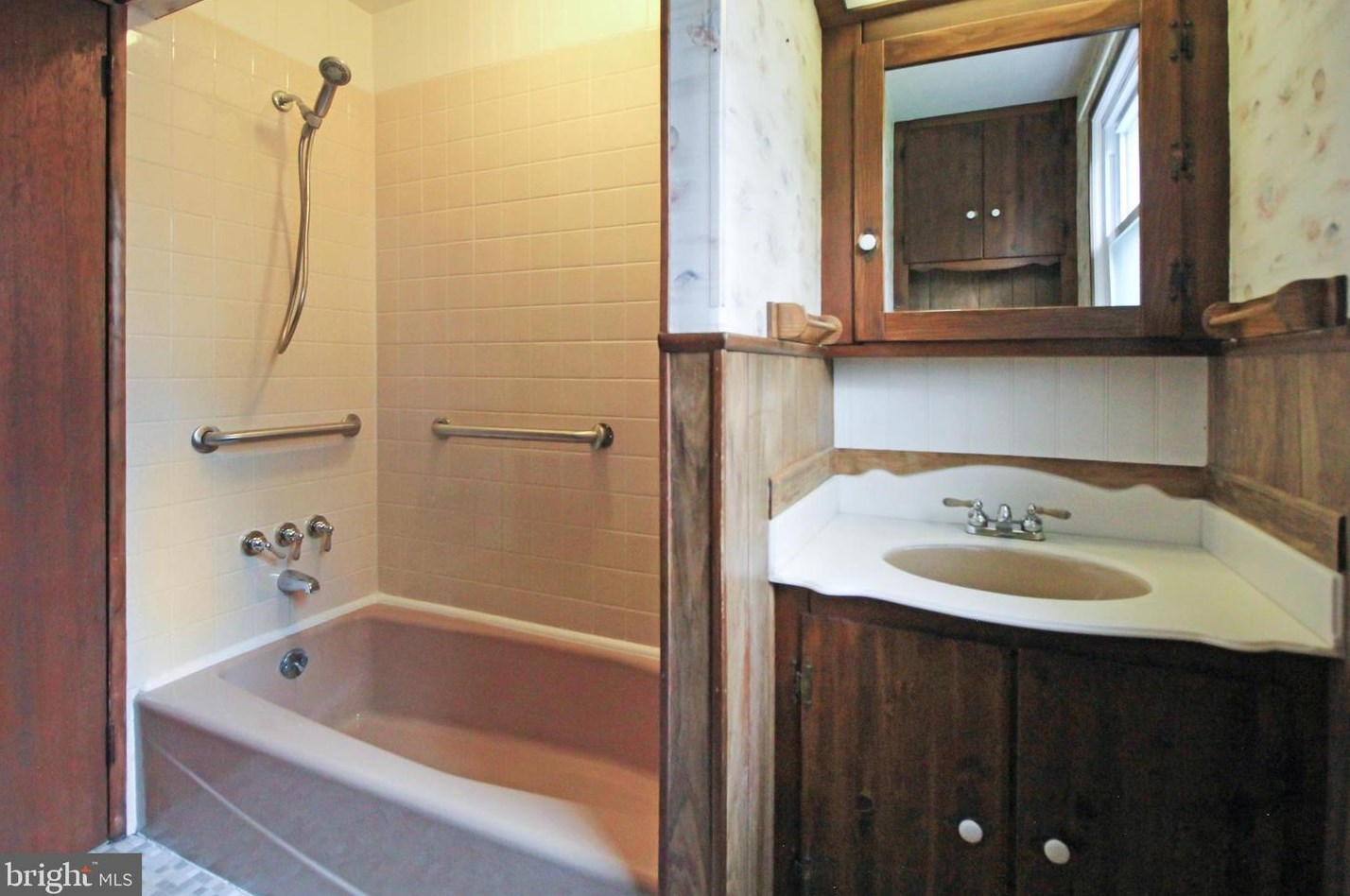 607 Wales Rd, North Wales PA  19454-1724 exterior