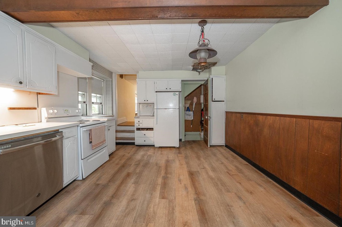 254 Hathaway Ln, Penn Wynne PA 19096-1924 exterior