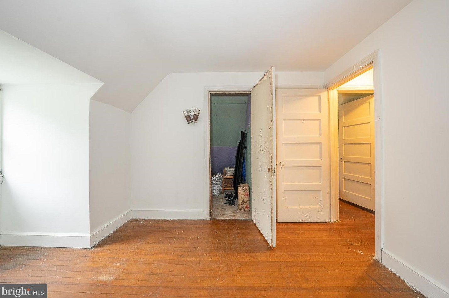 254 Hathaway Ln, Penn Wynne PA 19096-1924 exterior