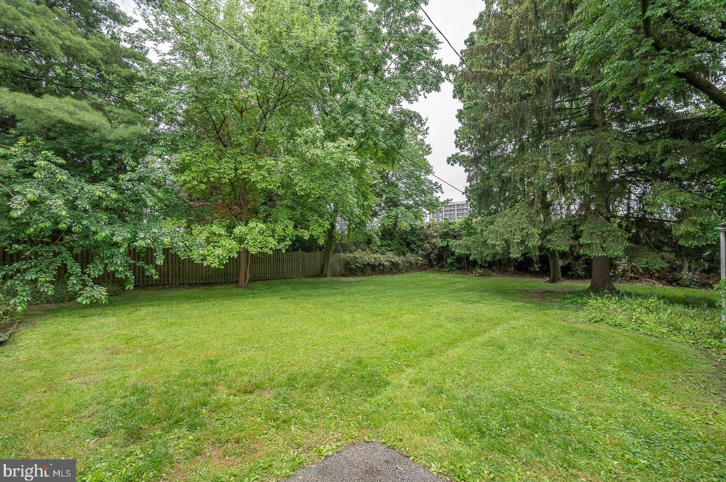 254 Hathaway Ln, Penn Wynne PA 19096-1924 exterior