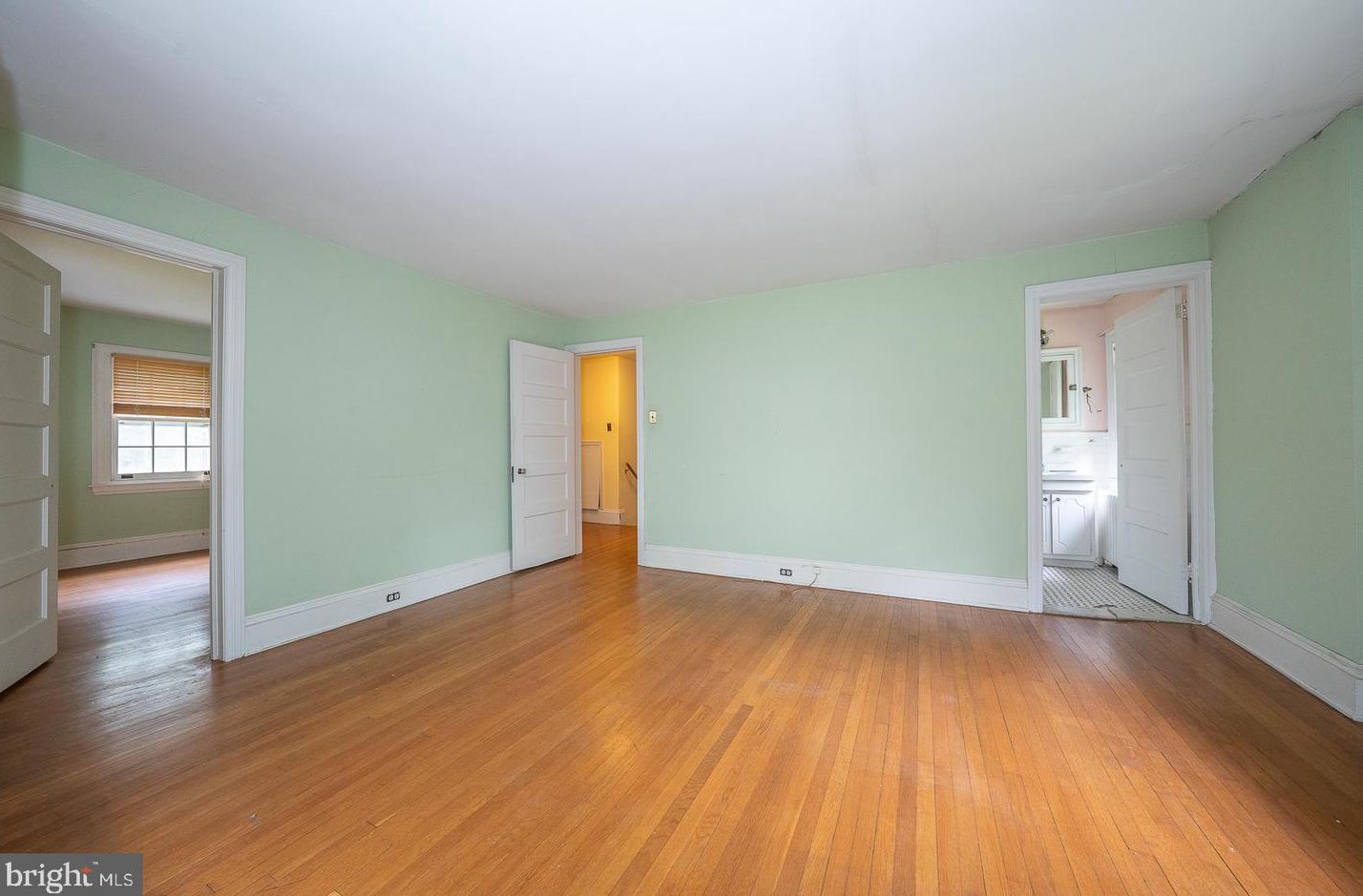 254 Hathaway Ln, Penn Wynne PA 19096-1924 exterior