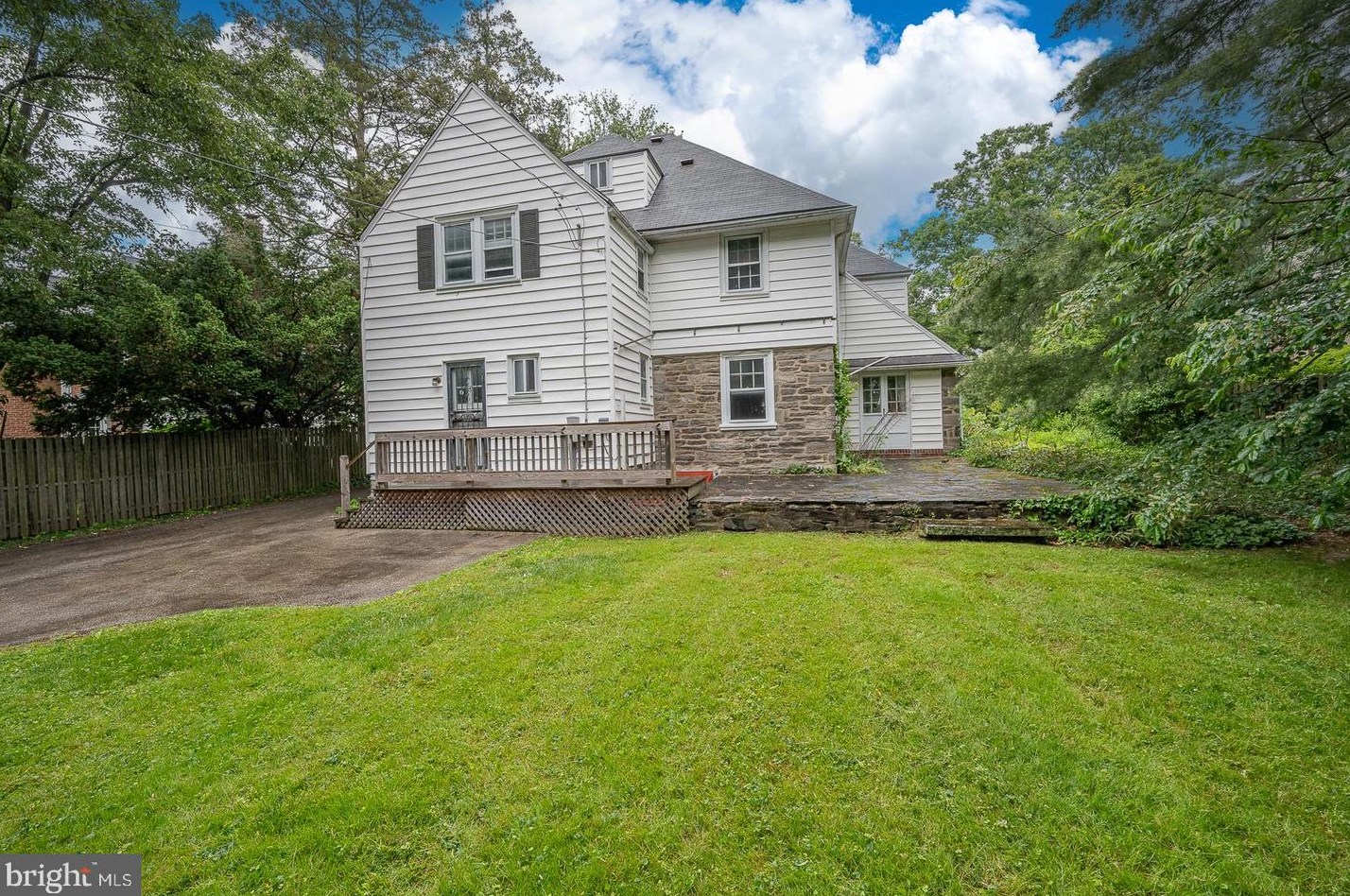 254 Hathaway Ln, Penn Wynne PA 19096-1924 exterior