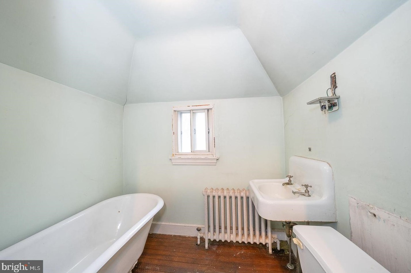 254 Hathaway Ln, Penn Wynne PA 19096-1924 exterior