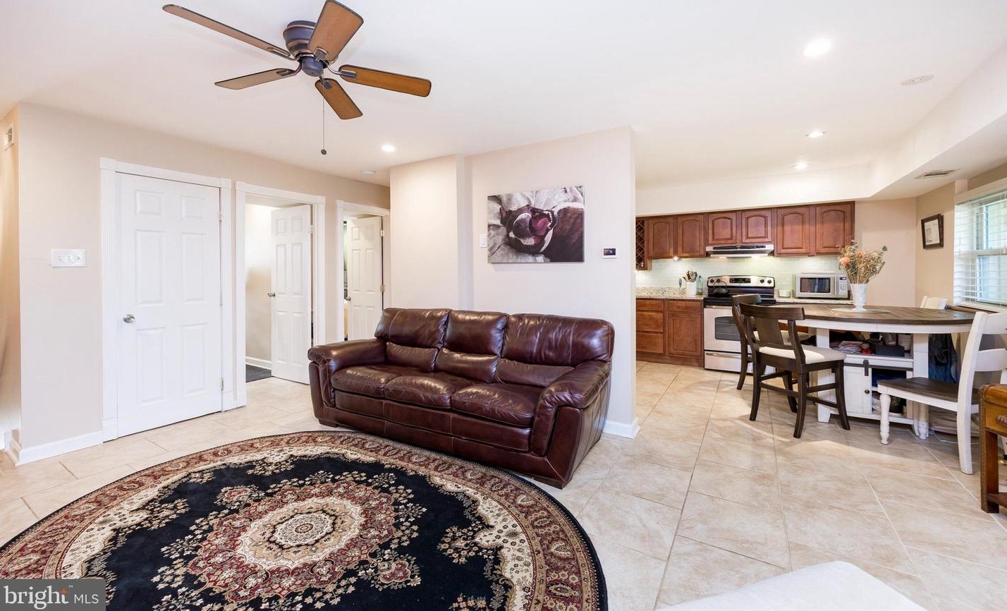 44 Wexford Dr, North Wales PA  19454-4022 exterior