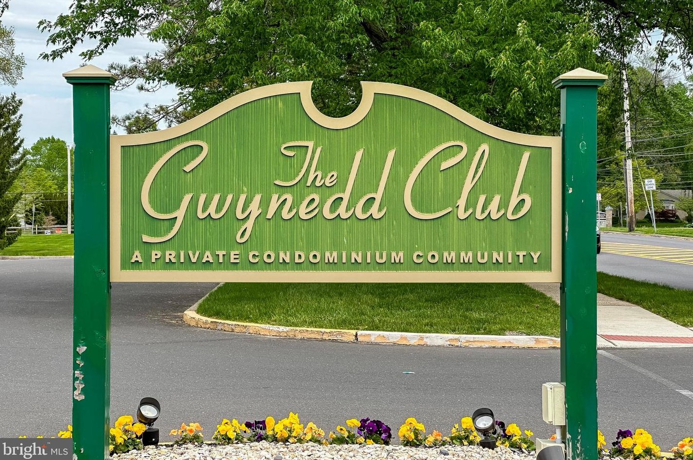 44 Wexford Dr, North Wales PA  19454-4022 exterior