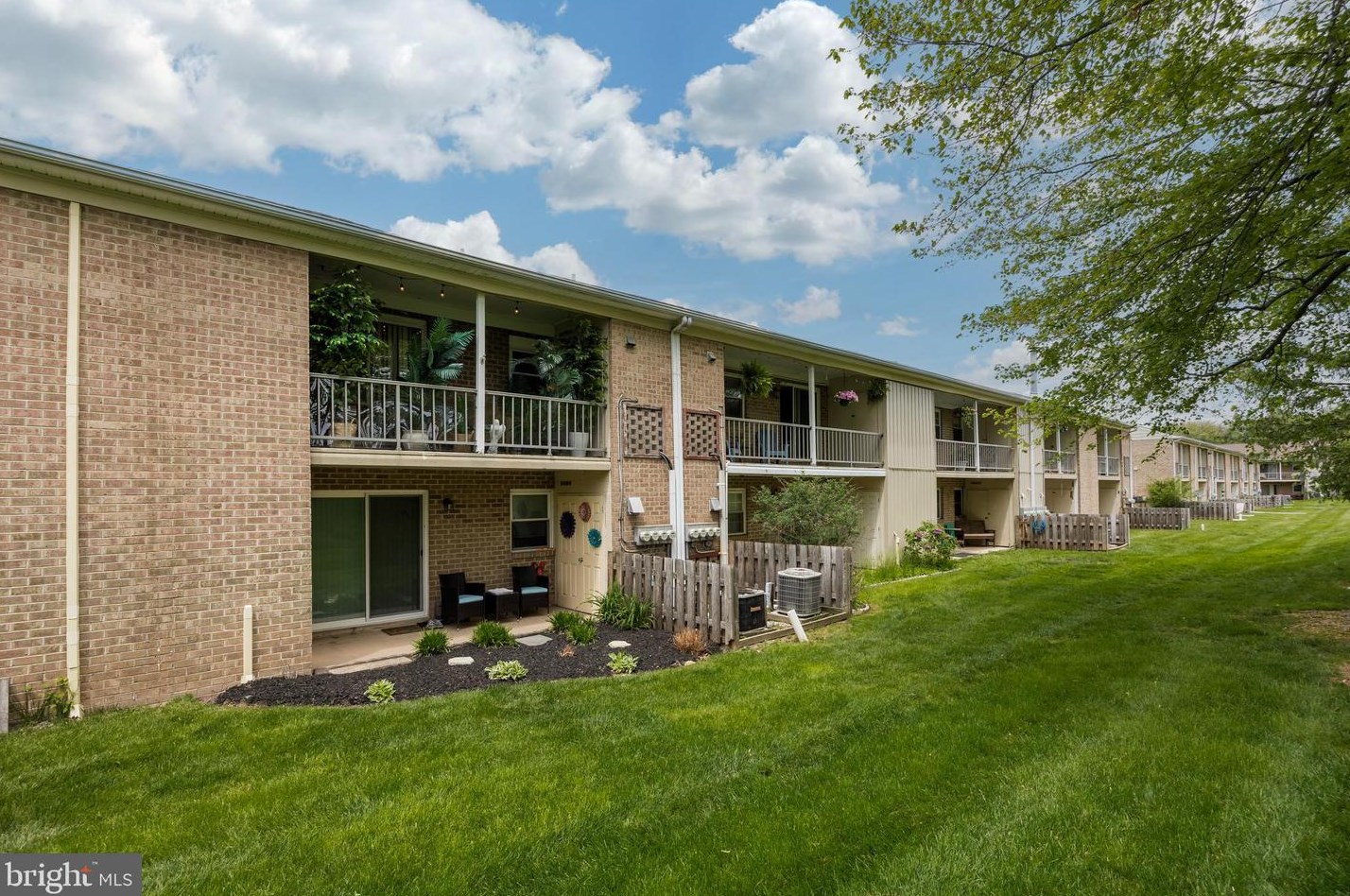 44 Wexford Dr, North Wales PA  19454-4022 exterior