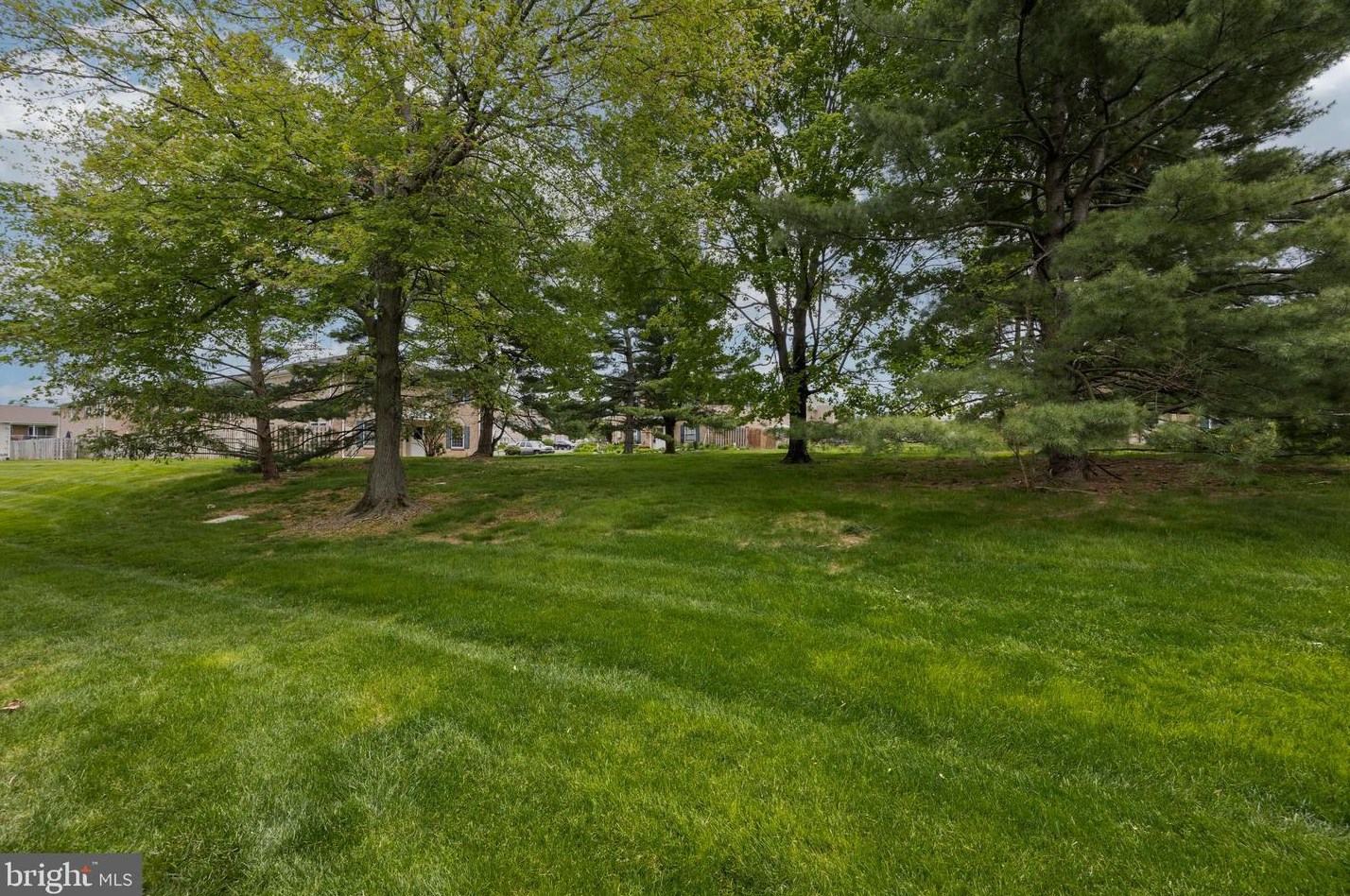 44 Wexford Dr, North Wales PA  19454-4022 exterior