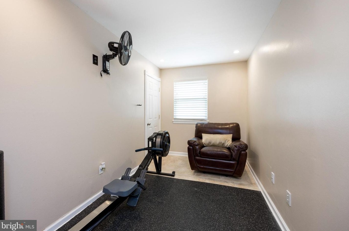 44 Wexford Dr, North Wales PA  19454-4022 exterior