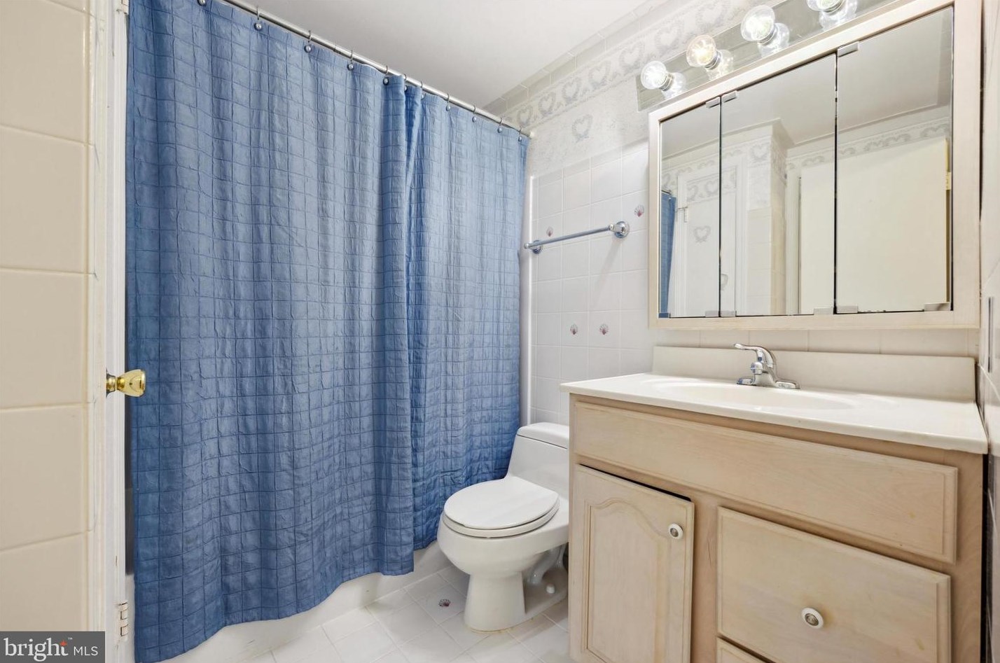 408 Livingston Ct, North Wales PA 19454-1030 exterior